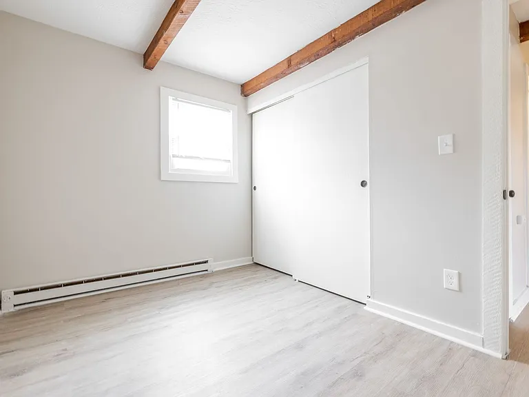 3086-3092 Grasmere Ave — Photo 4
