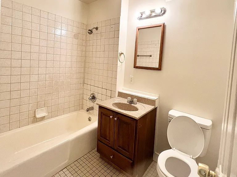 21 College Ct #21 — Photo 9
