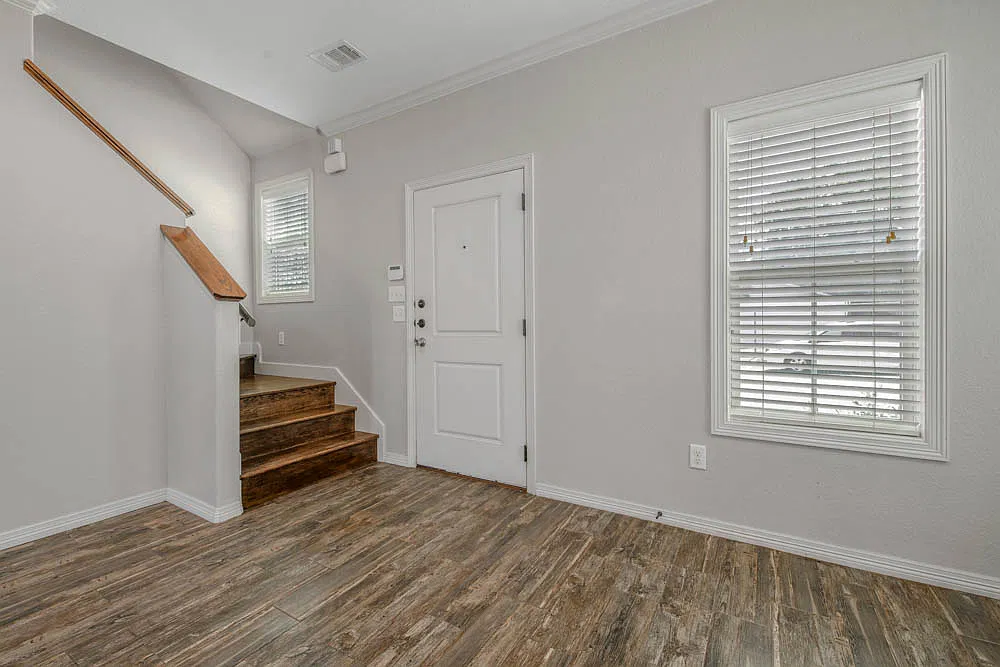 5 bed, 2200 sqft, $3,750 — Photo 4