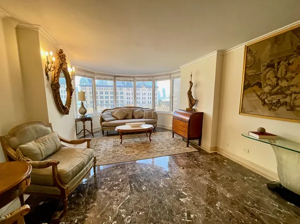 330 East 38th Street image 1 of 27