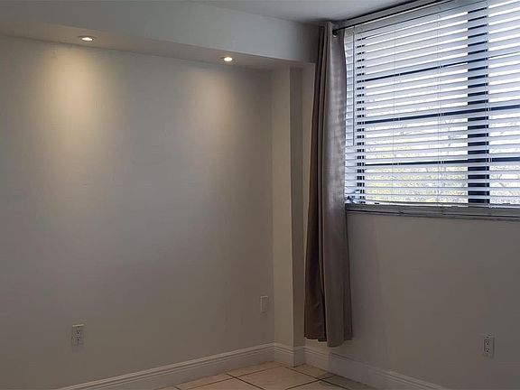 5th image of 6939 Bay Dr #20