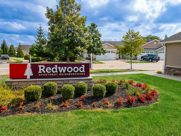 Redwood Perrysburg Woodmont Drive — Photo 5