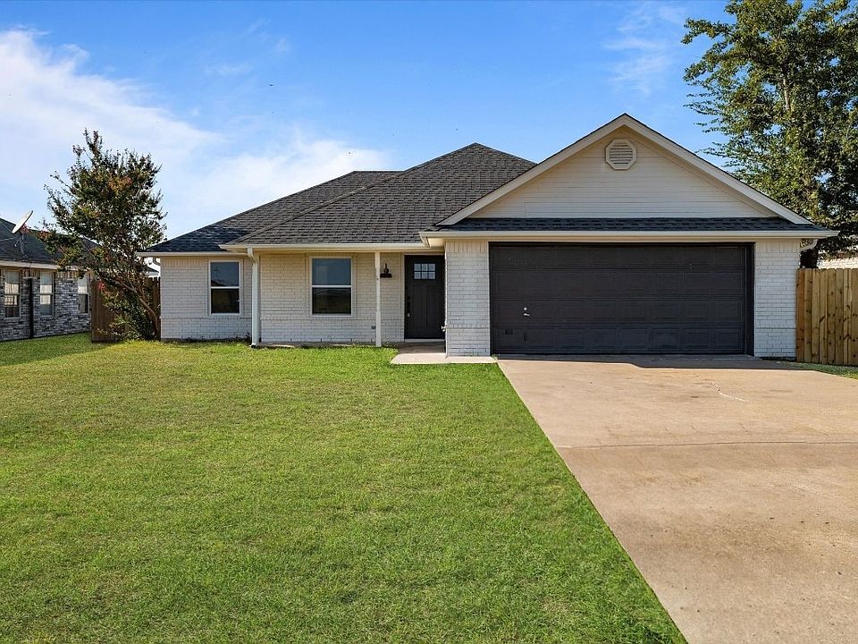1st image of 511 Lone Star Dr