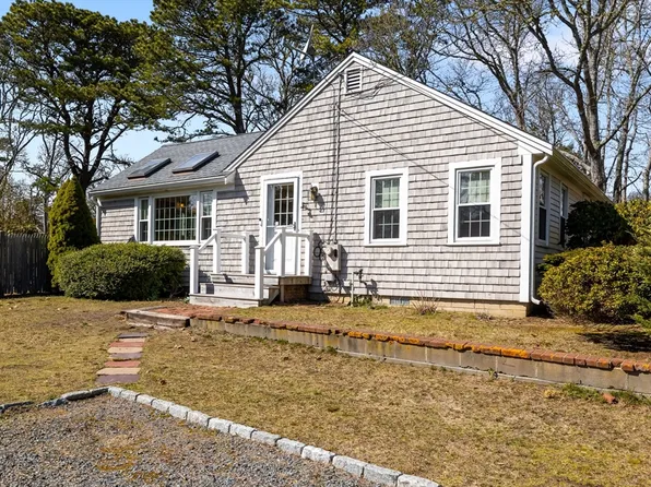 98 Forest St, Harwich, MA 02645