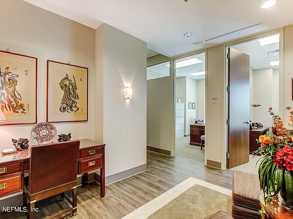 2nd image of 1431 Riverplace Blvd APT 910