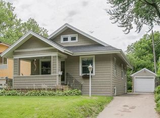 1009 Oakland Rd NE, Cedar Rapids, IA 52402