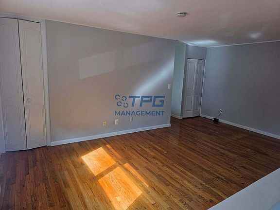 4th image of 239 Spring St APT E20