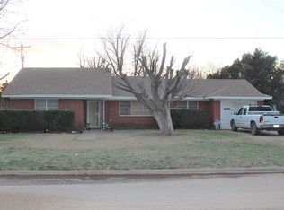 911 N Birch Ave, Munday, TX 76371