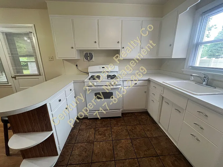 303 Maywood Rd — Photo 2
