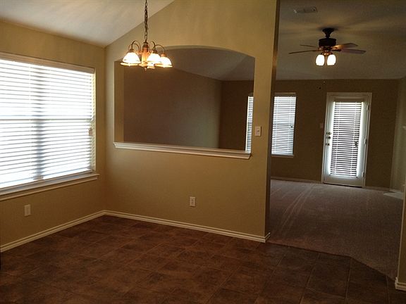 4th image of 2771 Sweetbriar Ln