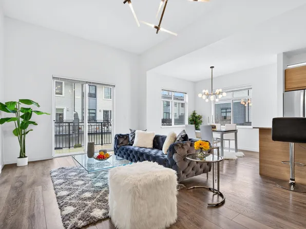 18505 Laurensen Pl #1405, Surrey, BC V4N 6R7