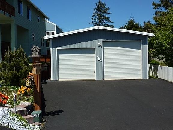 2nd image of 1745 NE 12th St