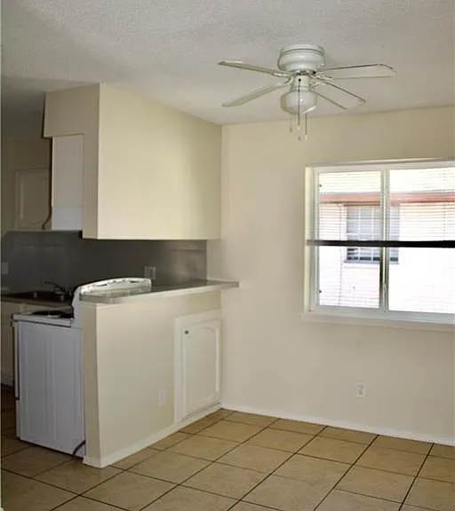 2125 Kerria Ave #10 — Photo 4