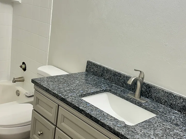 907 Royal Oak Ct — Photo 9