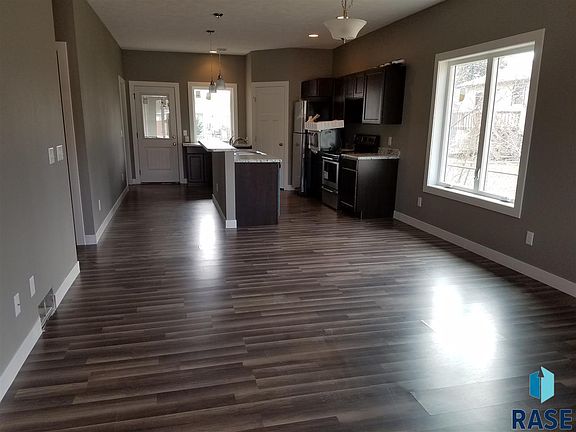 3rd image of 1609 W 37th St W
