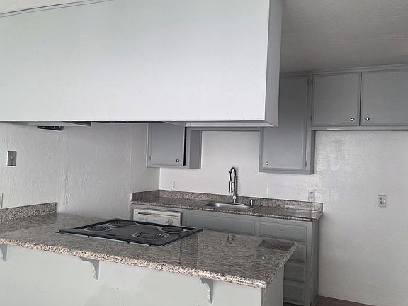 4th image of 462 Clifton Ave