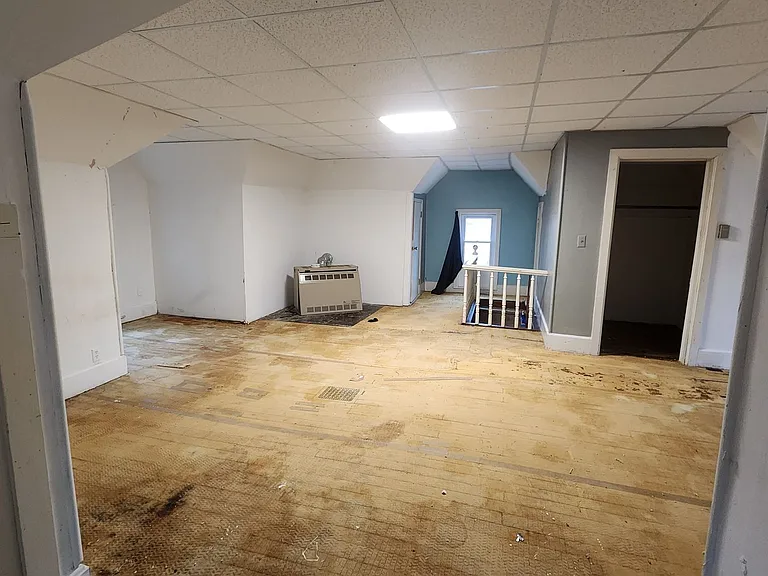 110 E Snow St — Photo 10