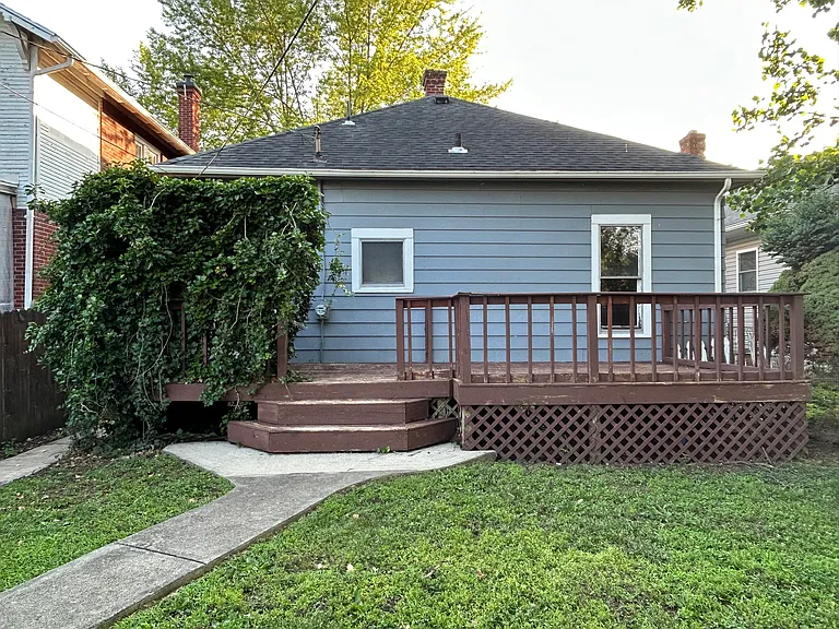 338 N Poplar St — Photo 7