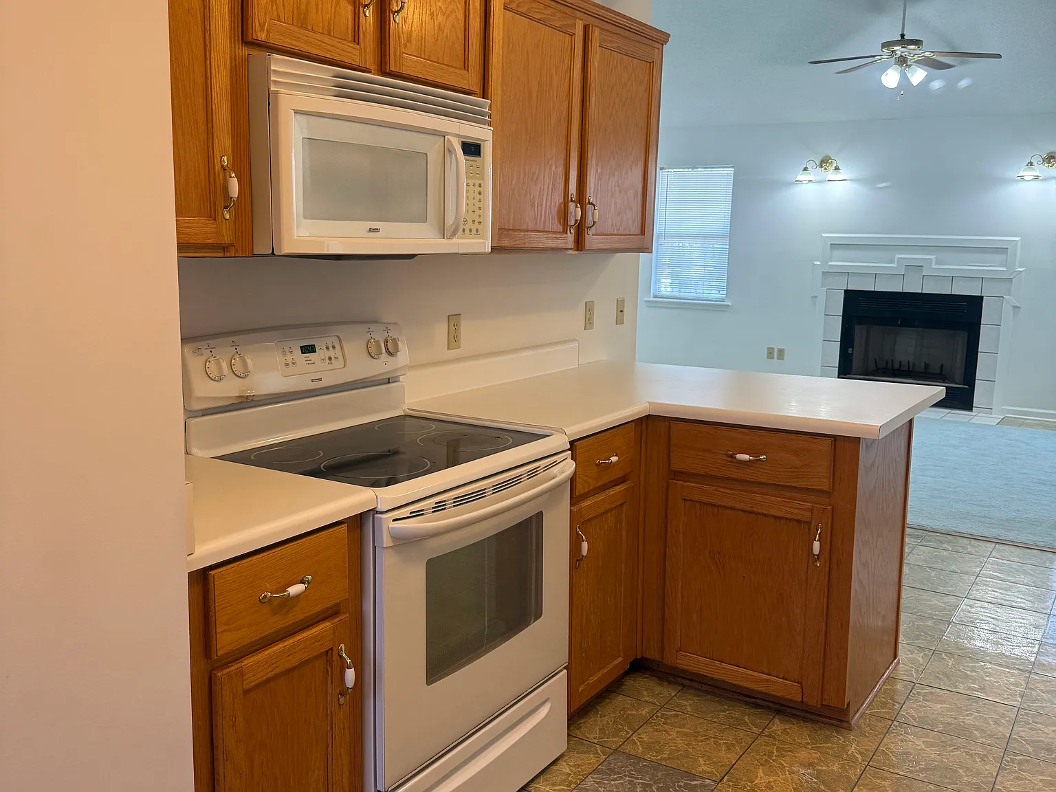 Spacious 5 Bed / 3 Bath Home in the Heart of St. Simons Island Pet Friendly! — Photo 4