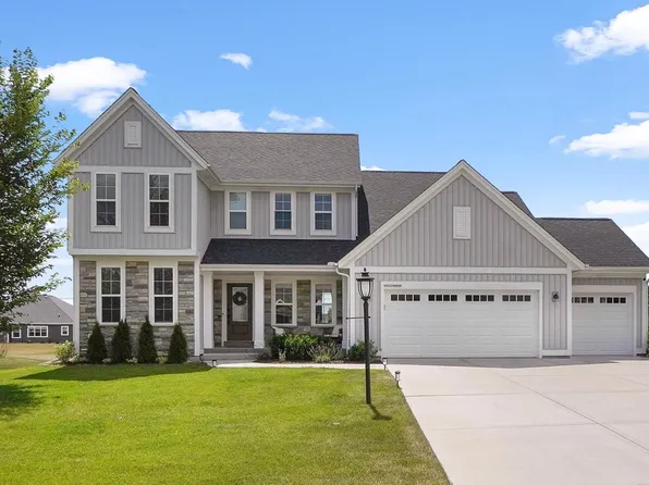 W223N4648 Seven Oaks DRIVE, Pewaukee, WI 53072