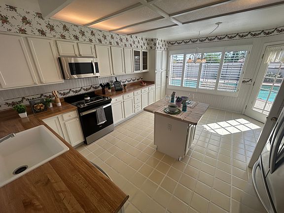 4th image of 10137 E Becker Ln