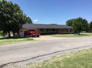 1122 W 7th St, Grandfield, OK 73546