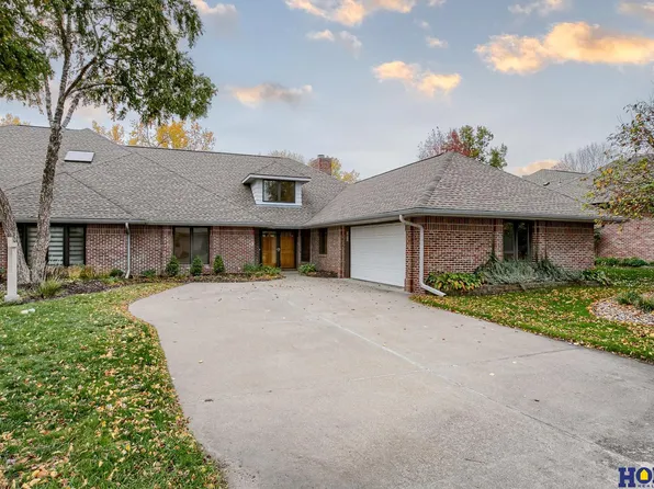 3835 Firethorn Ct, Lincoln, NE 68520