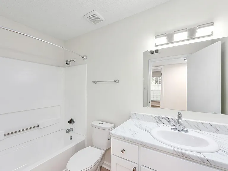 Northridge Apartments — Photo 11