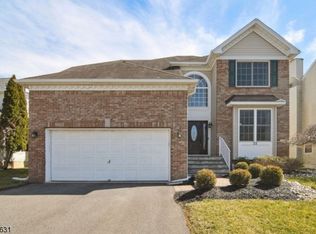 22 Jarman Pl, Bridgewater, NJ 08807