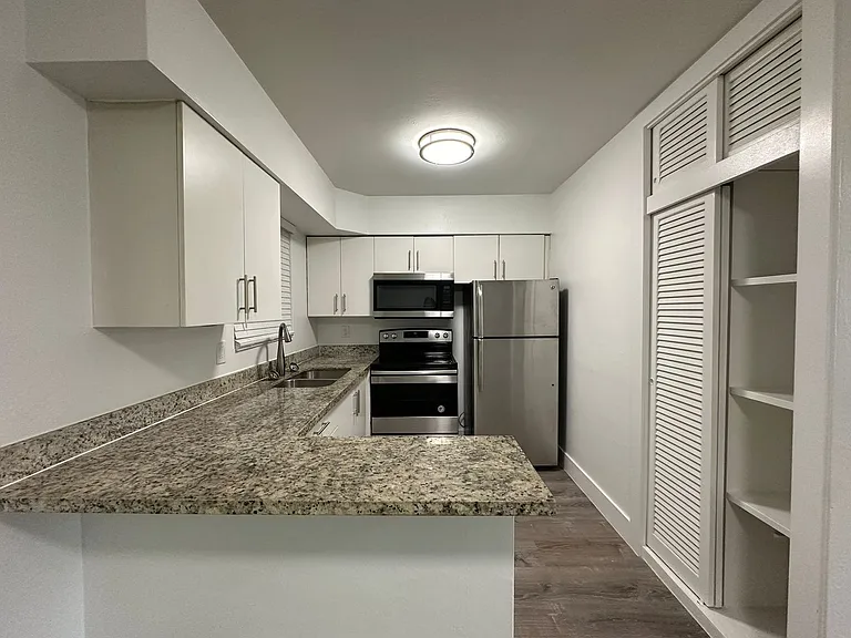 2221 Monroe St — Photo 19
