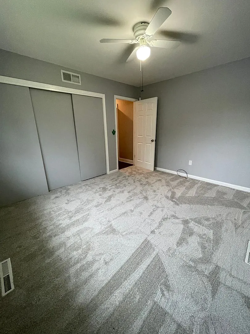 Spacious Family Home! Next Door To Amanda Arnold Elementary! — Photo 3