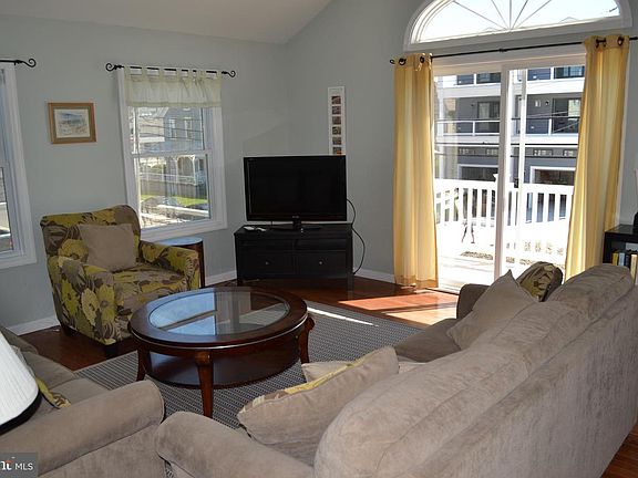 3rd image of 115 38th St Floor 2-414