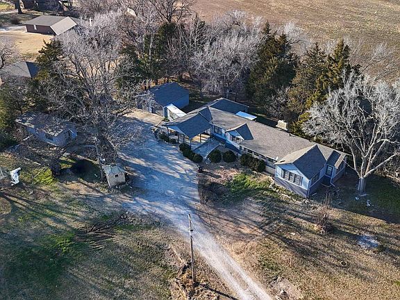 3rd image of 113 S Country Club Rd