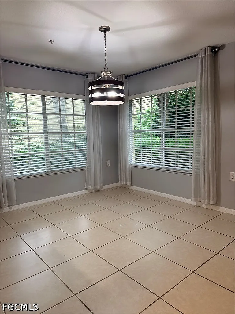 3 bed, 2.5 bath, 1302 sqft, $1,700 — Photo 2