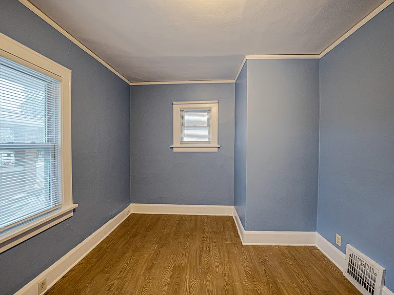 2403 Elm St — Photo 12