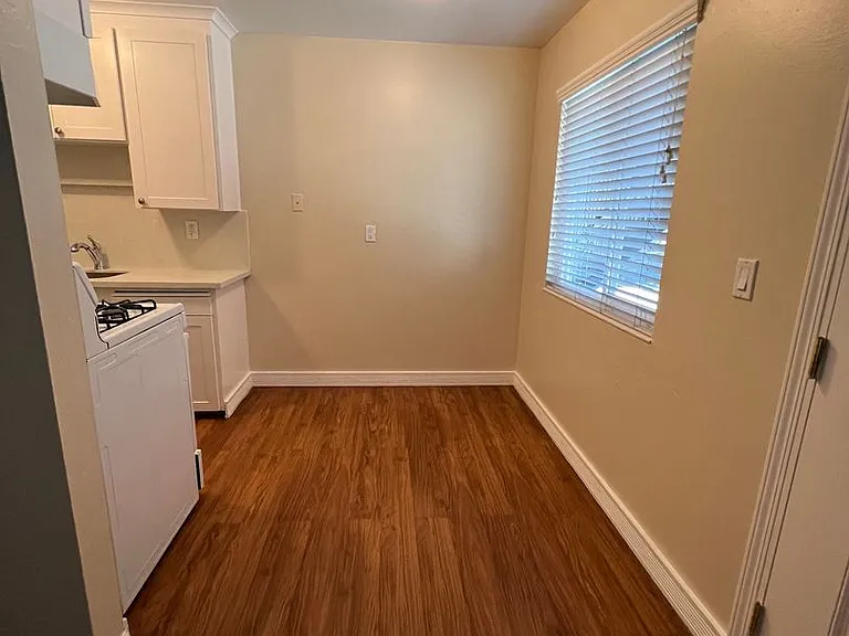 280 N 8th St — Photo 5