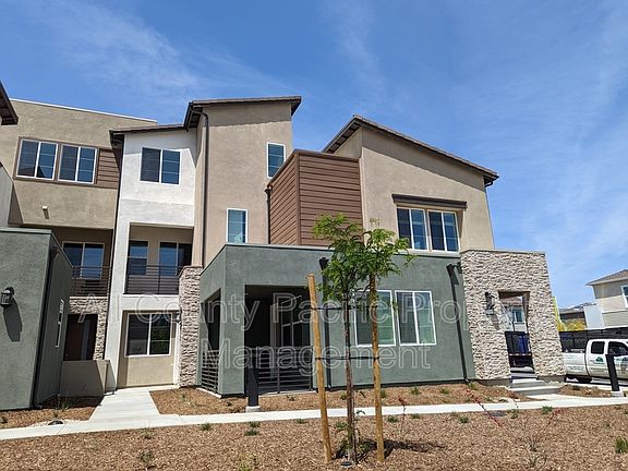 2nd image of 27440 Arborview Ln