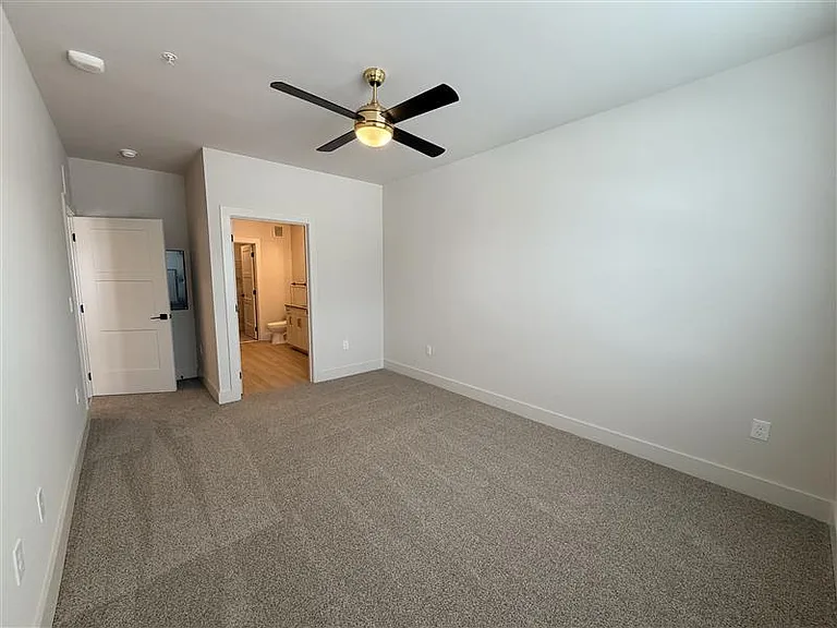 District on the Etowah Apartments — Photo 1291