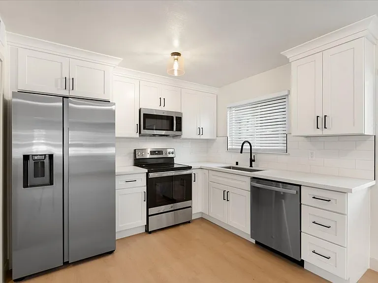Maude Ave 7 LLC — Photo 9
