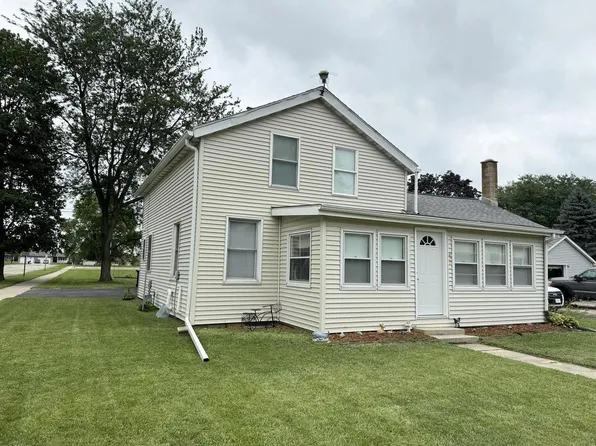 225 East State Street, Fox Lake, WI 53933