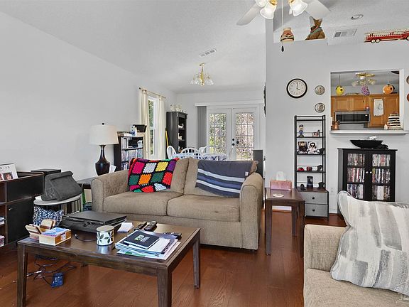 5th image of 2492 Redoubt Ave