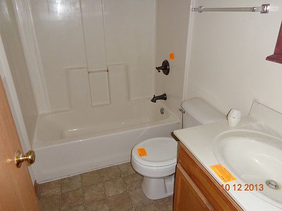 5th image of 924 N Oak Creek Dr