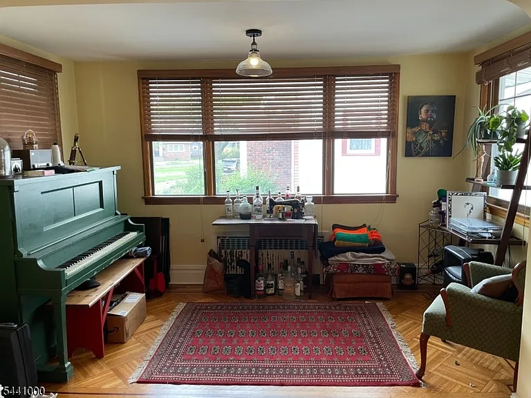26 Parkway W — Photo 15