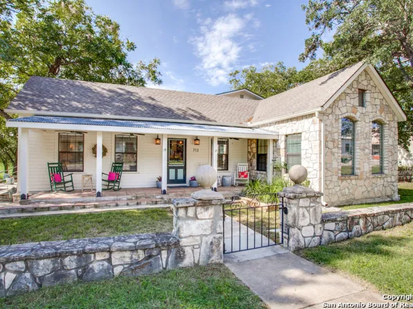 713 Main St, Comfort, TX 78013