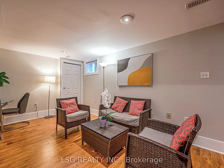 182 Lawrence Ave W #LOWER — Photo 4