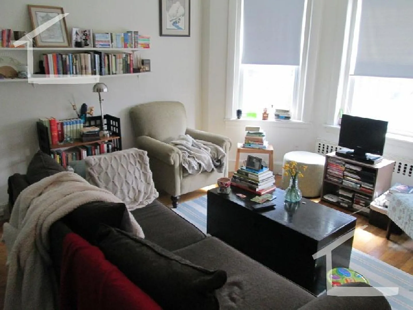 Desirable apartment in Brookline — Photo 1