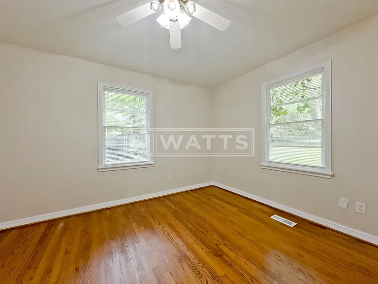 2324 3rd St NE — Photo 16