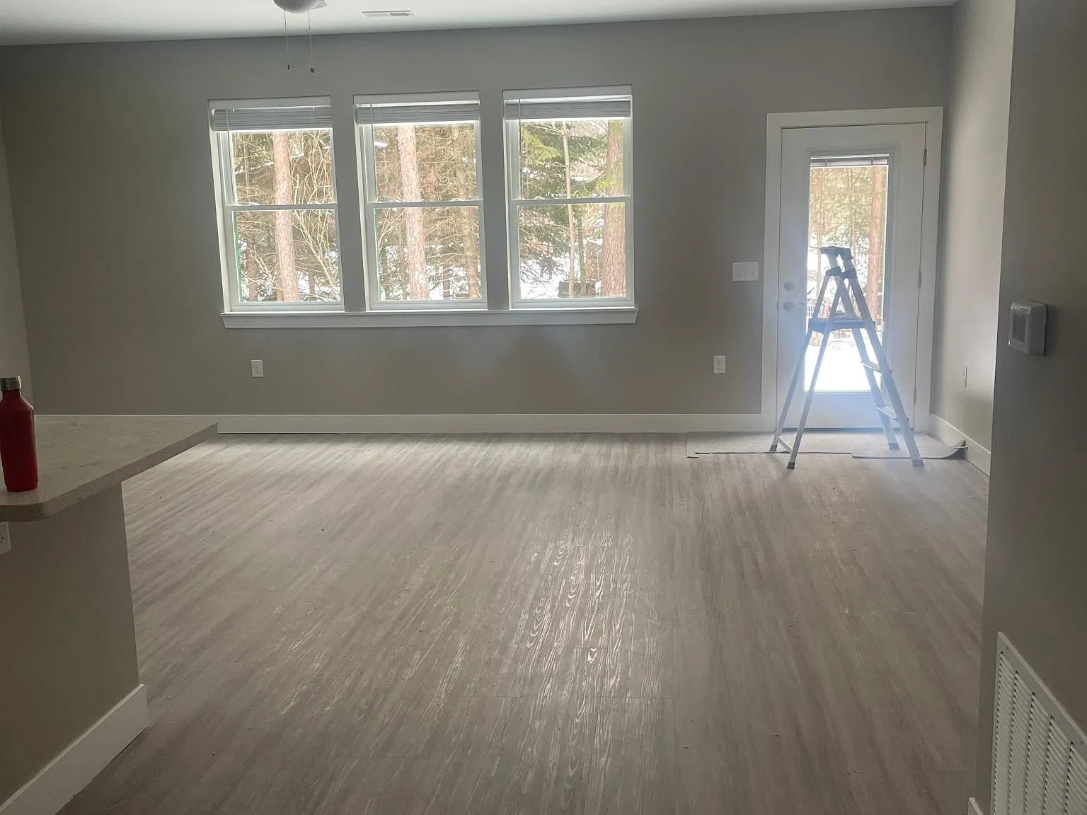 4 bed, 2.5 bath, 2400 sqft, $2,100 — Photo 3
