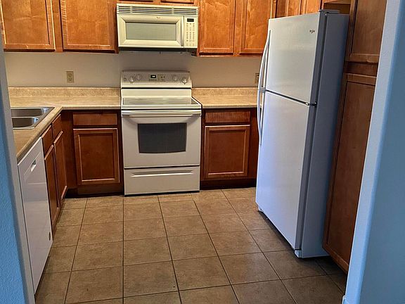 5th image of 750 E NORTHERN Avenue #1028
