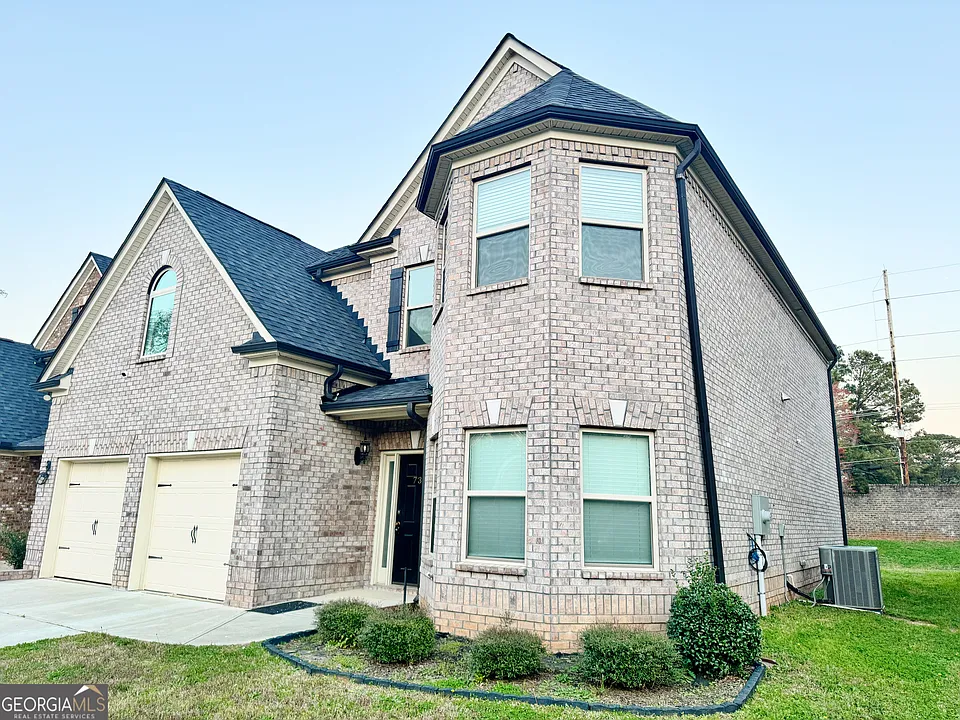 732 Sanctuary Ln